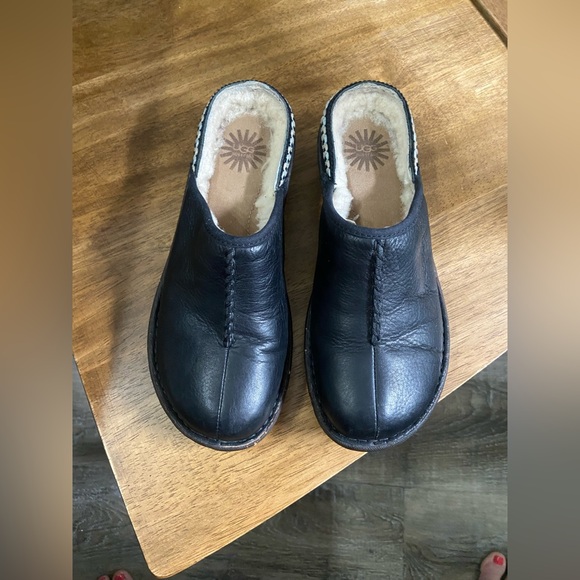 UGG Black Leather Bettey mules with Cream Trim - Picture 2 of 7